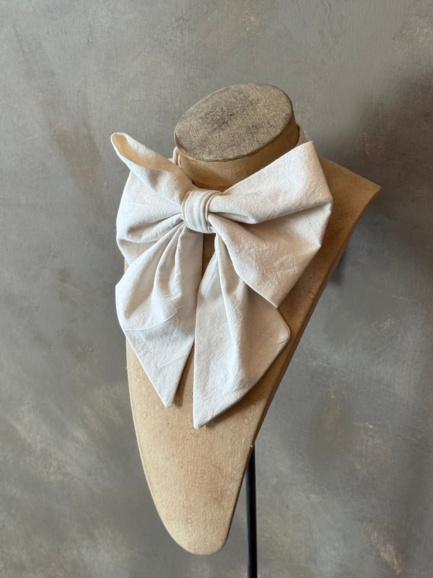 Sevilla Medium Pussy Bow